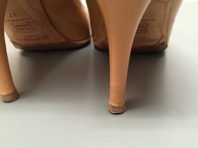 エナメルパンプスヒール傷右_施工後