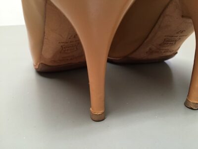 エナメルパンプスヒール傷左_施工後