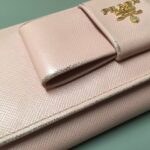 PRADA財布リボン_施工前