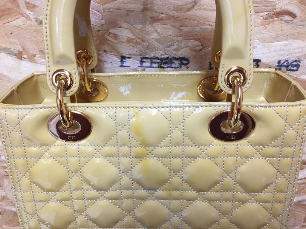 Dior エナメルバッグの黄ばみ 変色修理 革製品 バッグ 財布 パンプス等 の宅配修理専門店 革生活