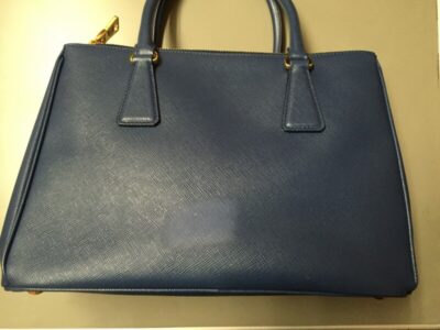 プラダバッグの色落ち