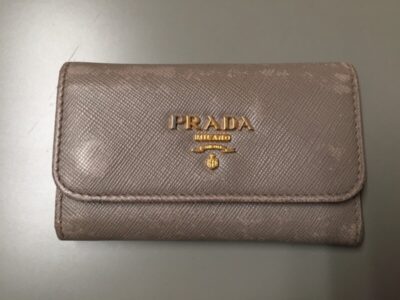 プラダのキーケース_修理前
