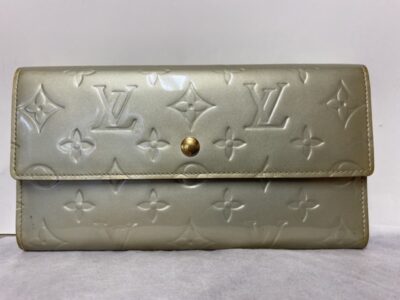 ヴェルニ財布修理前1