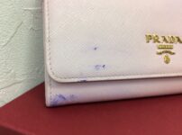PRADA財布のインク汚れ