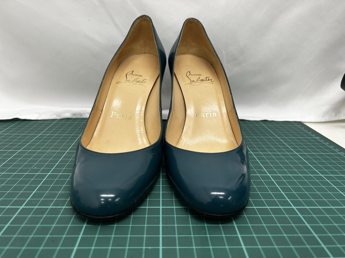 クリスチャンルブタンのエナメルパンプス修理｜黒へのカラーチェンジ事例