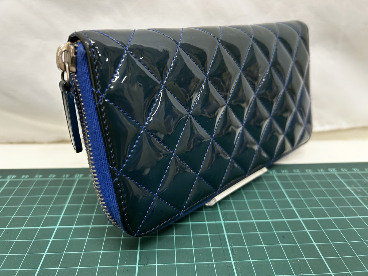 シャネル_マトラッセ_財布_背面左_修理前