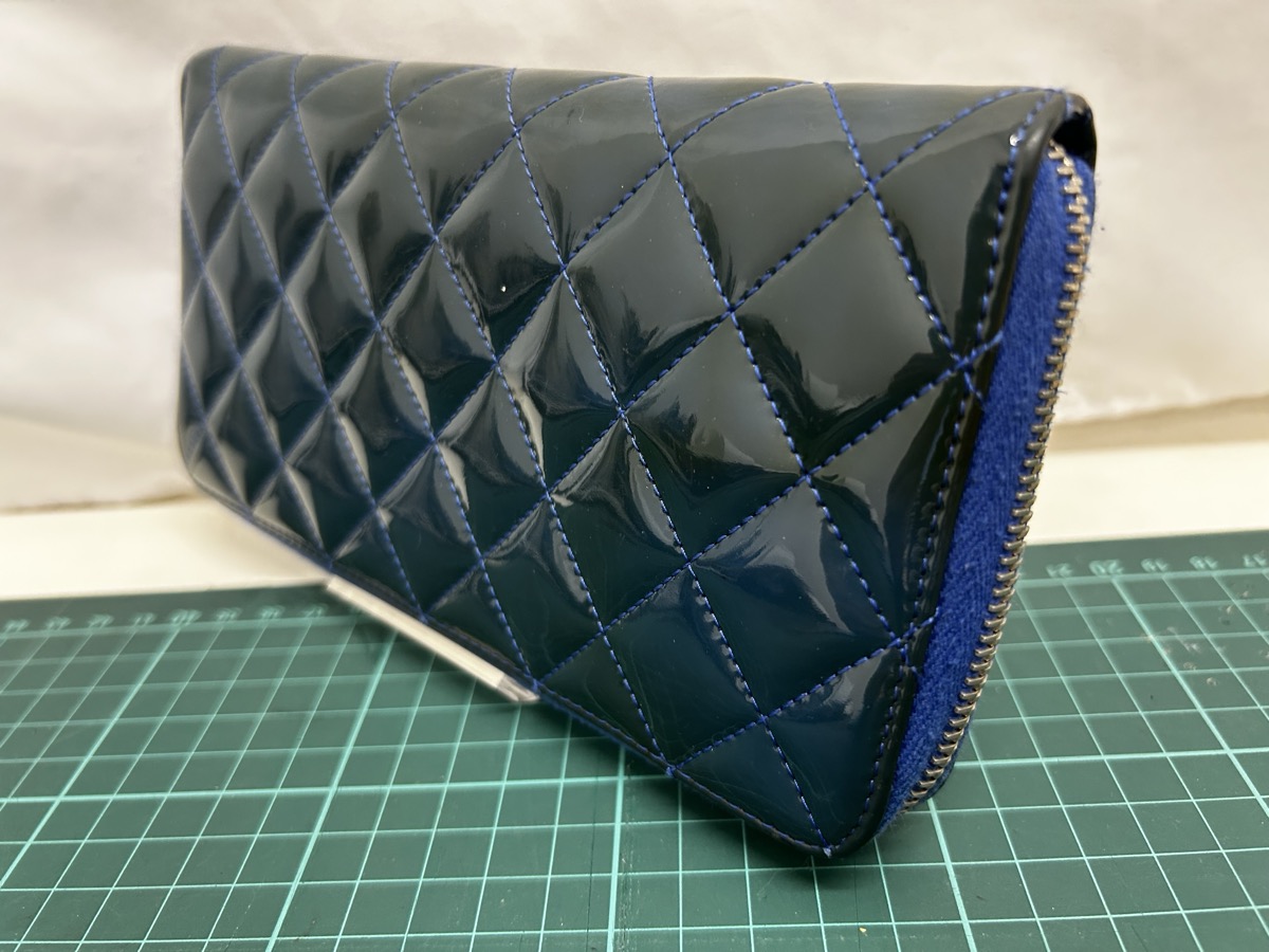 シャネル_マトラッセ_財布_背面右_修理前