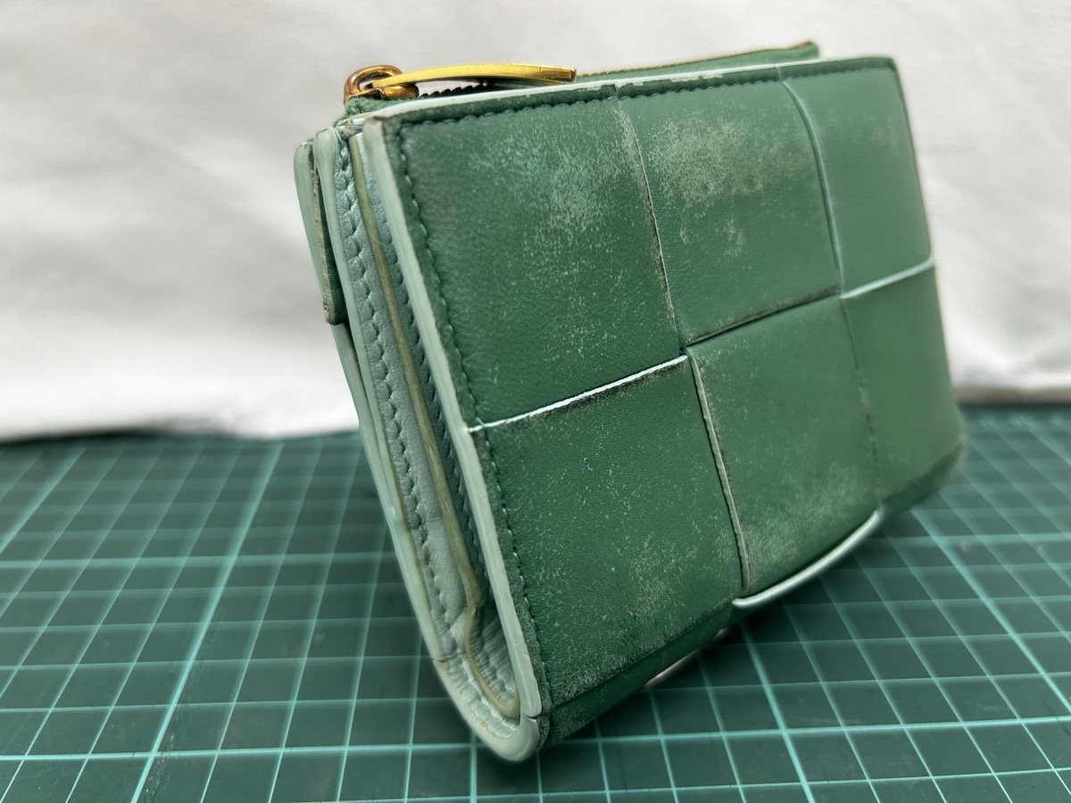 ボッテガ_イントレチャート_財布_背面左_修理前