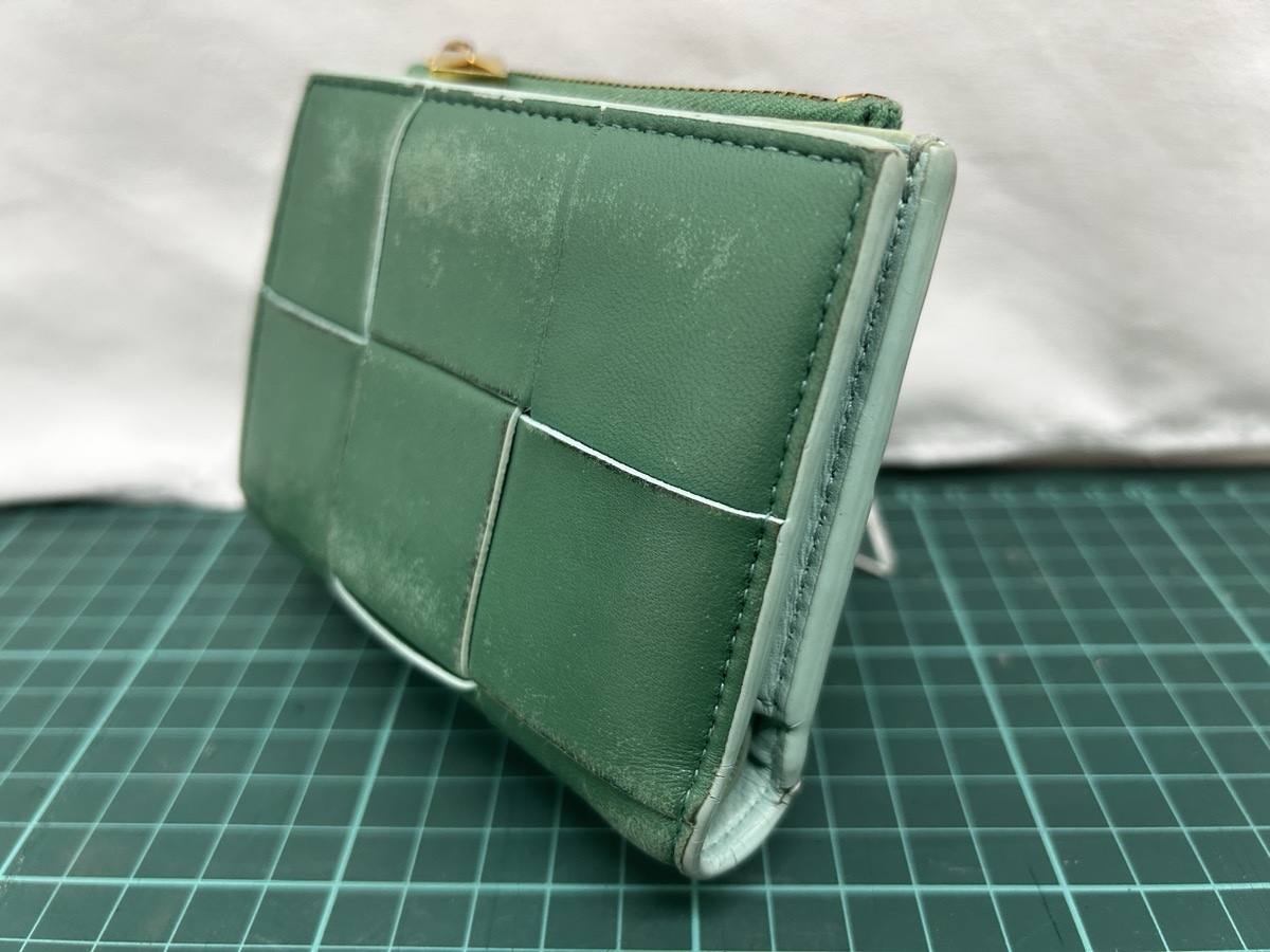 ボッテガ_イントレチャート_財布_背面右_修理前