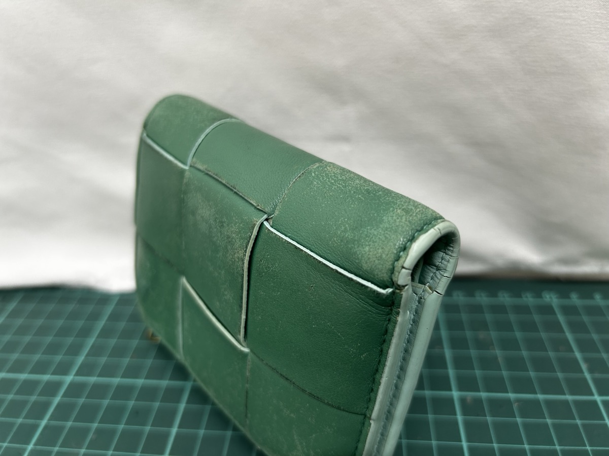 ボッテガ_イントレチャート_財布_折れ曲がる部分右_修理前