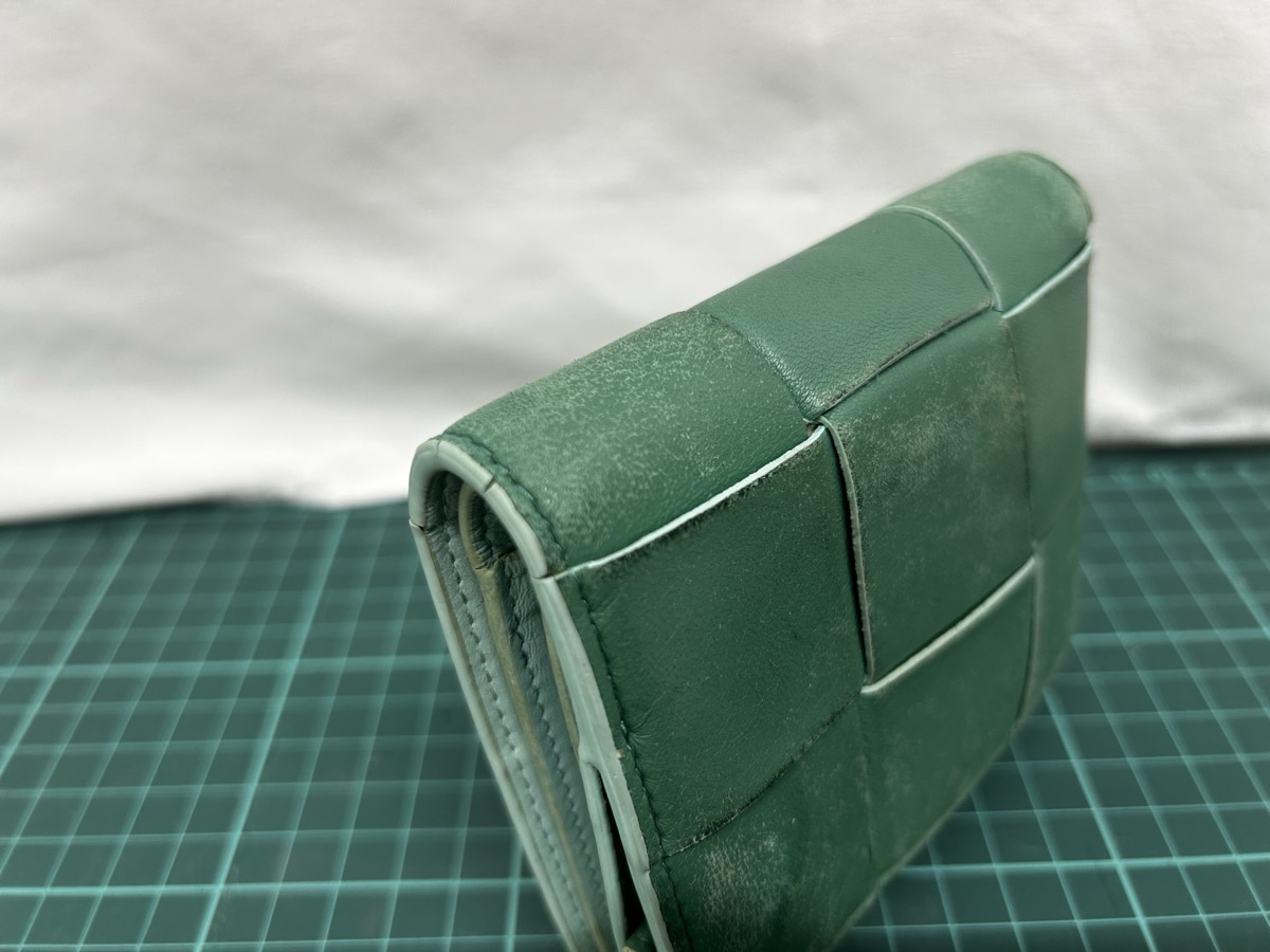ボッテガ_イントレチャート_財布_折れ曲がる部分左_修理前