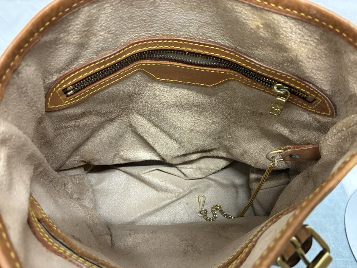 ルイヴィトン_モノグラム_バケット_修理前_内側ボロボロ