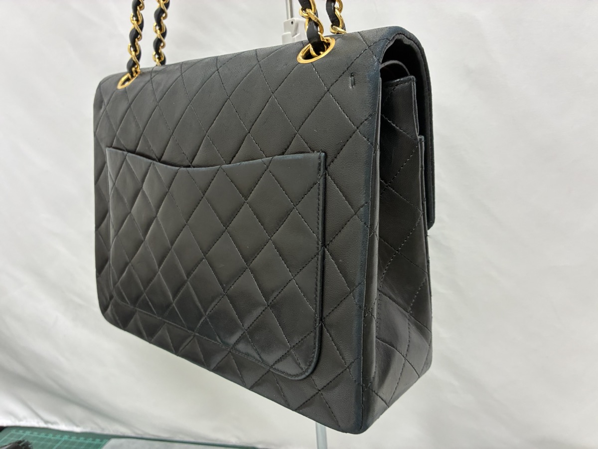 シャネル_マトラッセ_修理前_背面右_縁スレ