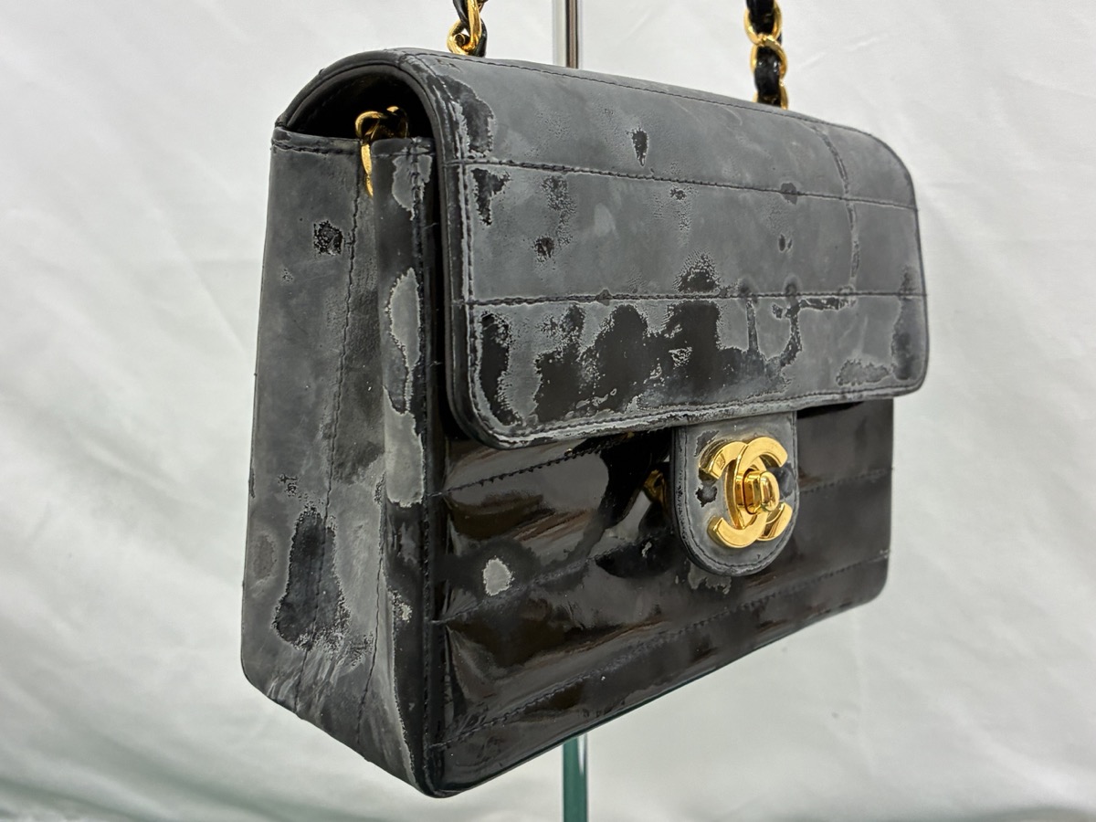シャネル_マトラッセ_エナメル_修理前_正面左