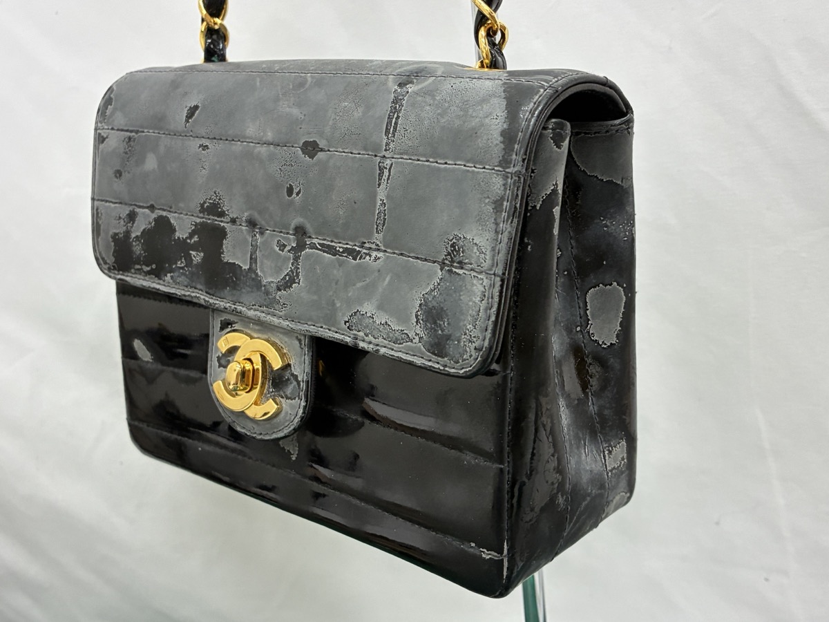 シャネル_マトラッセ_エナメル_修理前_正面右