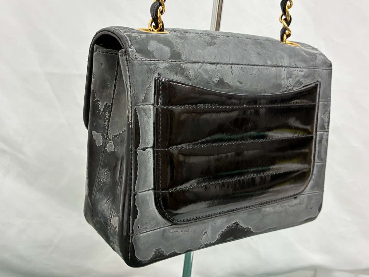 シャネル_マトラッセ_エナメル_修理前_背面左