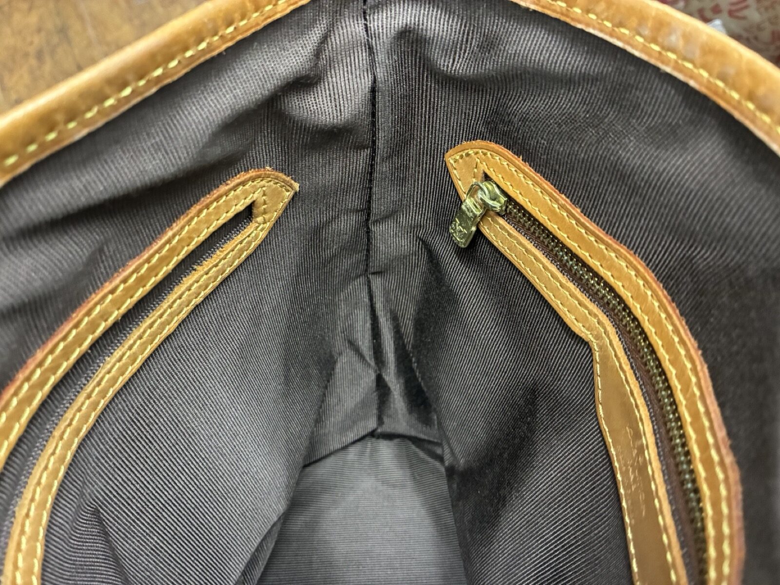 ルイヴィトン_モノグラム_バケット_修理後_内側マチ側