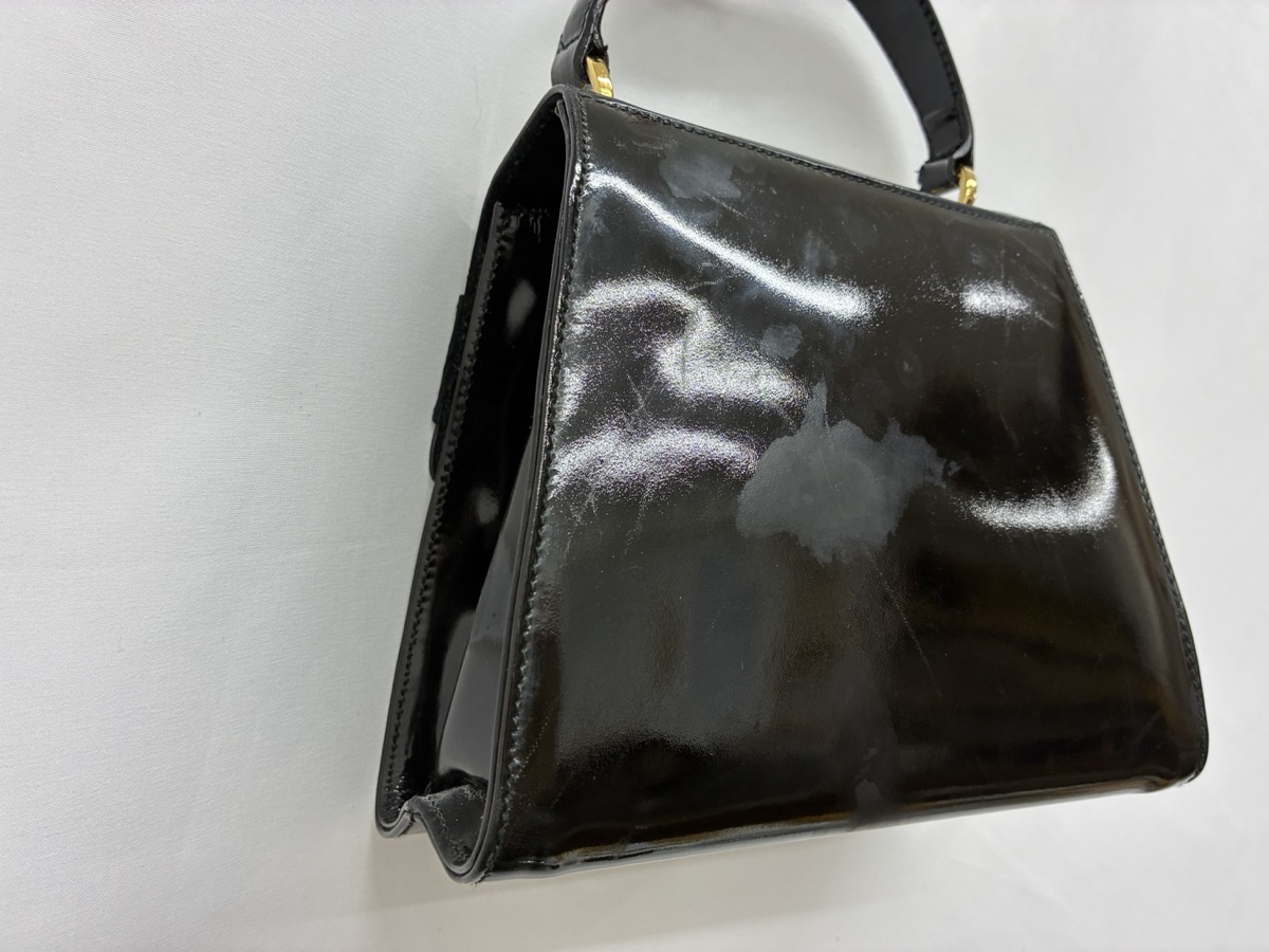 フェラガモ_エナメルバッグ_修理前_背面右