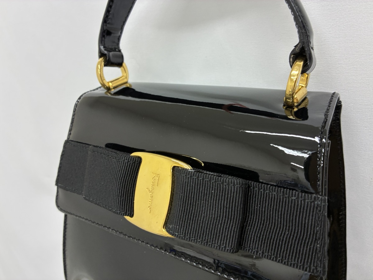 フェラガモ_エナメルバッグ_修理後_ヴァラリボン部分