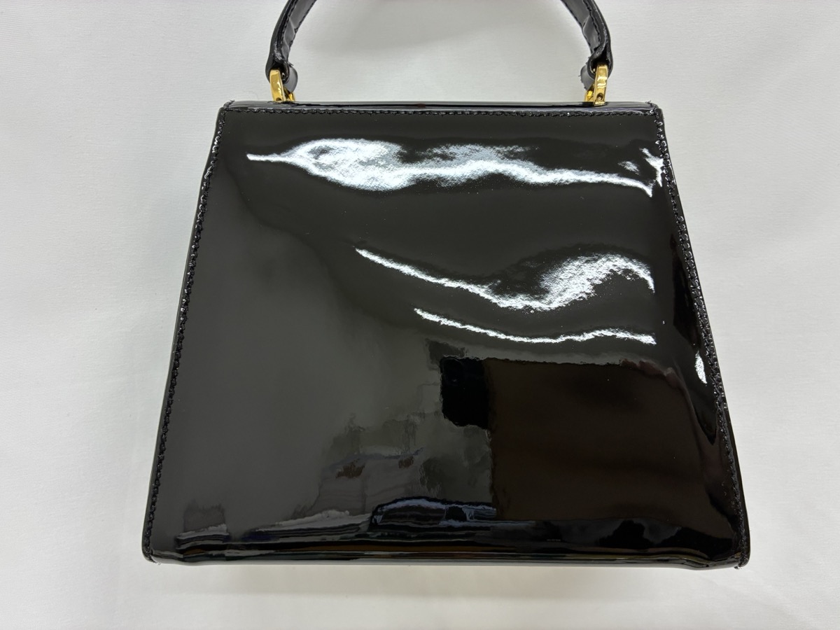 フェラガモ_エナメルバッグ_修理後_背面