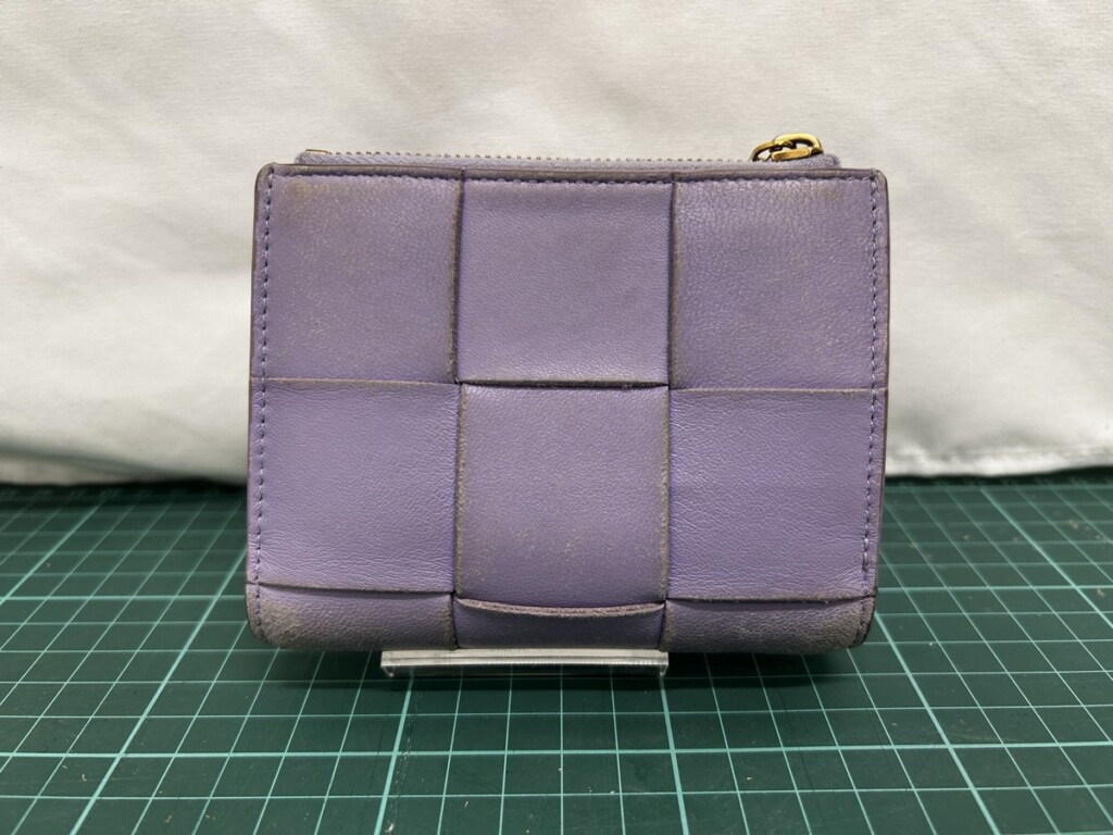 ボッテガヴェネタ マキシイントレチャート 折り財布 ラベンダー 色落ち スレ 修理前 正面