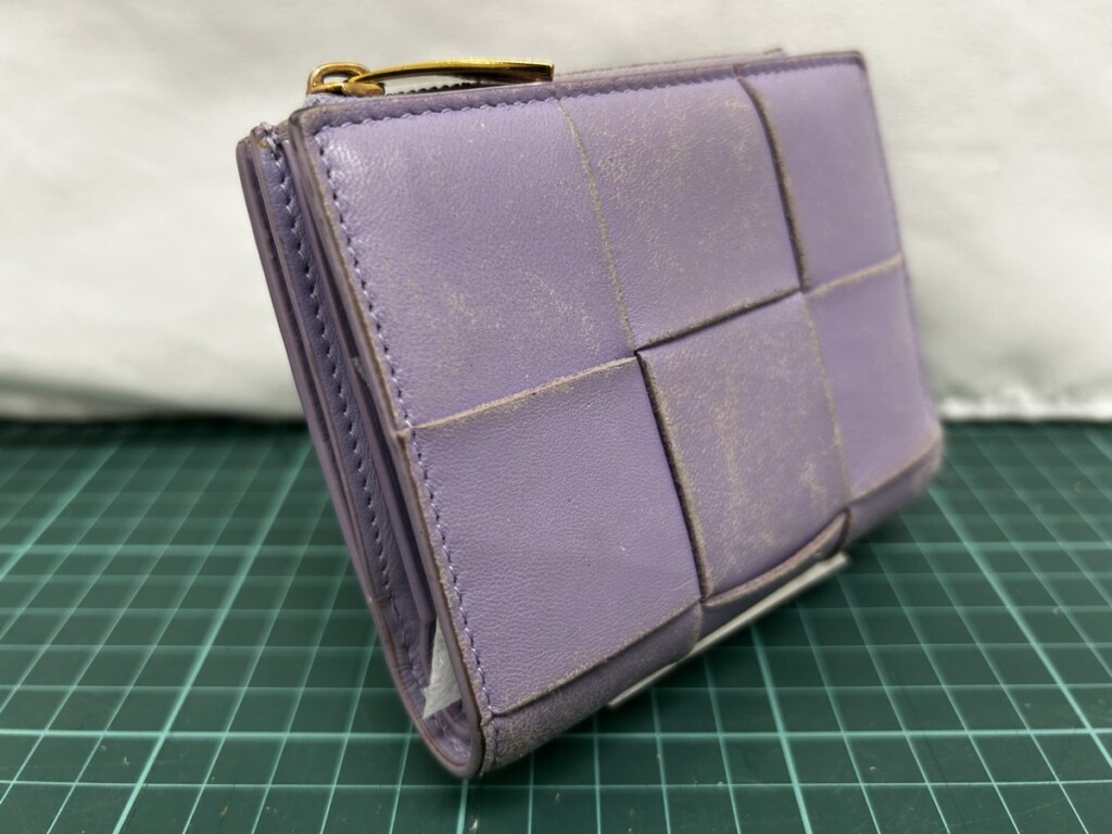 ボッテガヴェネタ 財布 色落ち 修理前 サイド右