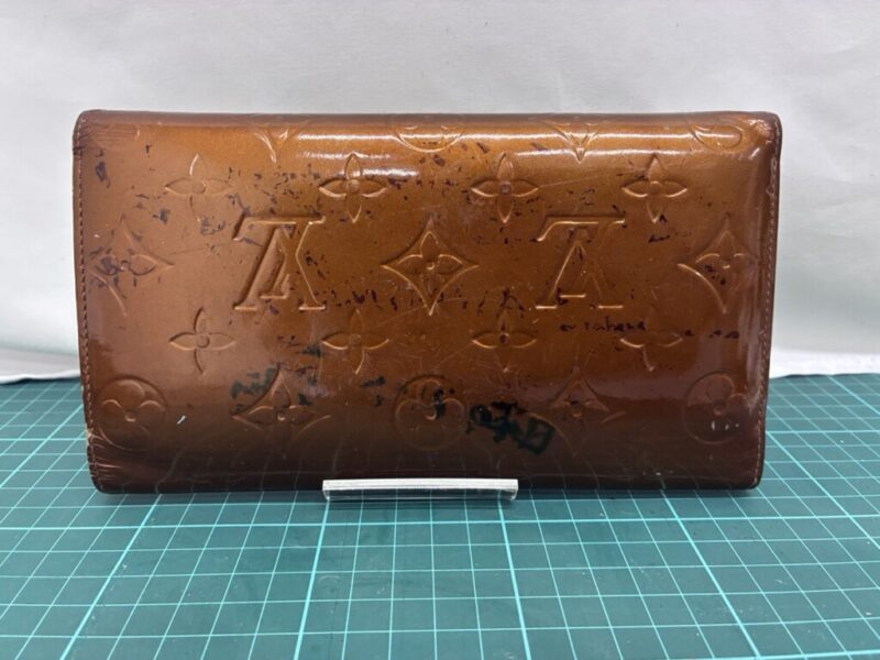 ヴェルニ_長財布_背面_修理前