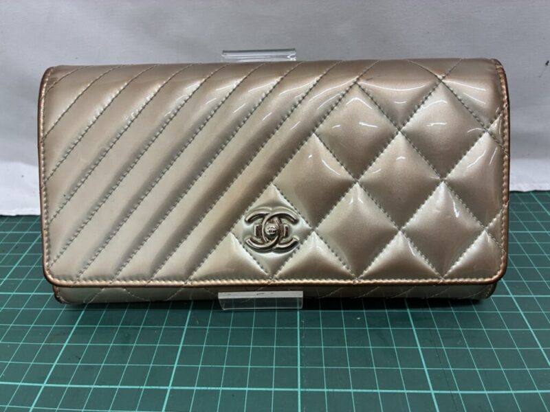 シャネル_エナメル財布_修理前_正面